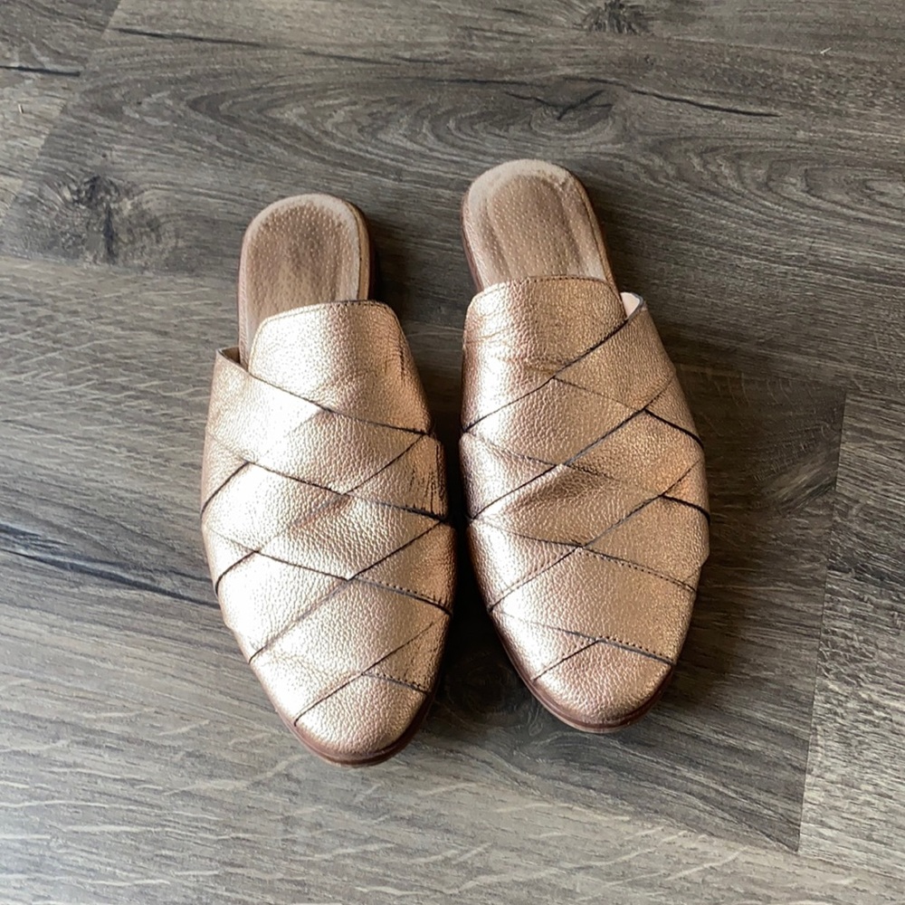Seychelles rose gold mules size 8